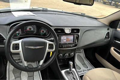 2012 Chrysler 200, $5900. Photo 8