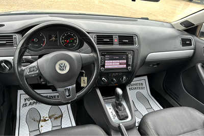 2012 Volkswagen Jetta, $6900. Photo 9