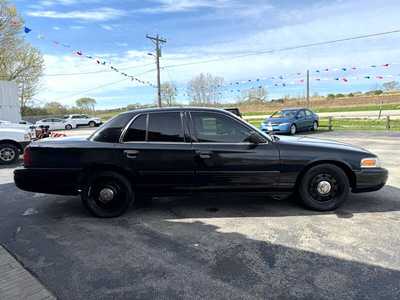 2011 Ford Crown Victoria, $6995. Photo 4