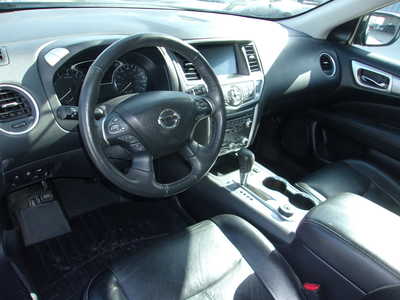 2020 Nissan Pathfinder, $19400. Photo 11