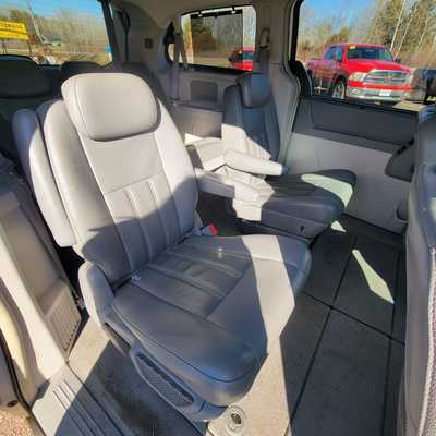 2010 Chrysler Town & Country, $3995. Photo 12