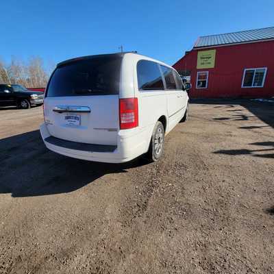 2010 Chrysler Town & Country, $3995. Photo 8