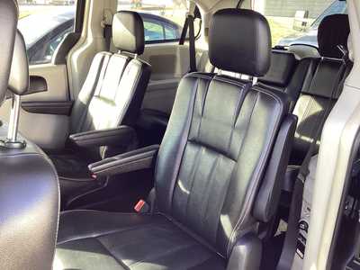 2014 Chrysler Town & Country, $10495. Photo 7