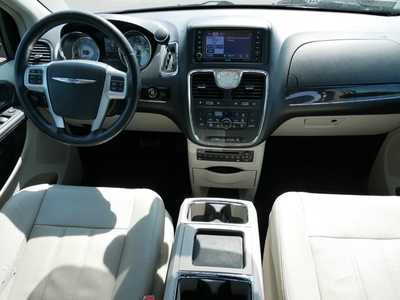 2012 Chrysler Town & Country, $10000. Photo 10
