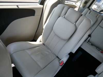 2012 Chrysler Town & Country, $10000. Photo 12