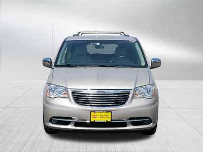 2012 Chrysler Town & Country, $10000. Photo 2