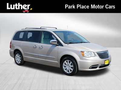 2012 Chrysler Town & Country, $10000. Photo 1