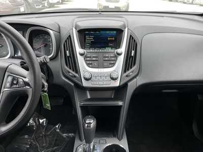 2017 Chevrolet Equinox, $8490. Photo 2