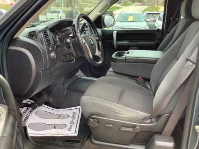 2009 Chevrolet 2500 Ext Cab, $9750. Photo 3