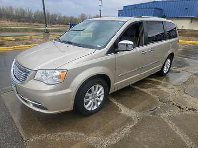 2015 Chrysler Town & Country, $12999. Photo 1