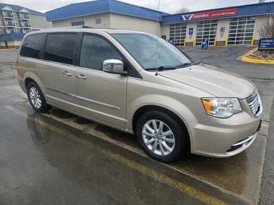 2015 Chrysler Town & Country, $12999. Photo 2
