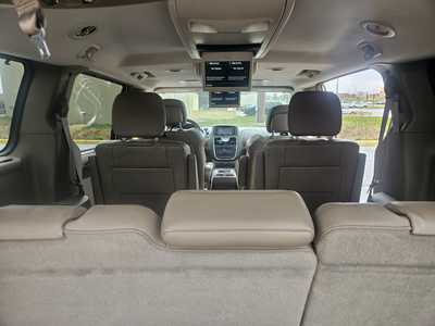 2015 Chrysler Town & Country, $12999. Photo 9