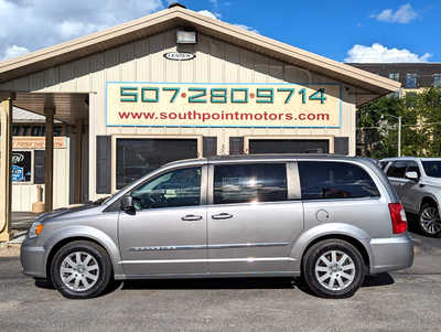 2014 Chrysler Town & Country, $14900. Photo 2