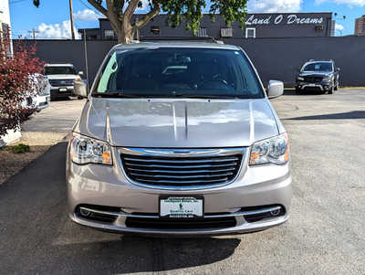 2014 Chrysler Town & Country, $14900. Photo 7