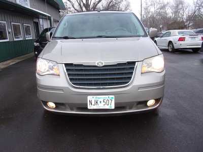 2009 Chrysler Town & Country, $6995. Photo 2