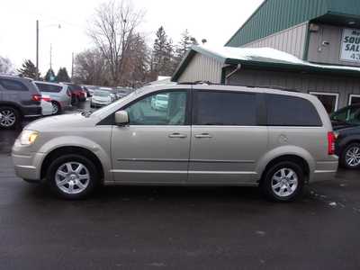 2009 Chrysler Town & Country, $6995. Photo 4