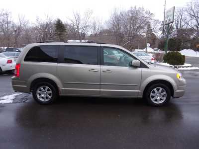 2009 Chrysler Town & Country, $6995. Photo 8