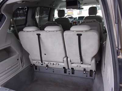 2009 Chrysler Town & Country, $6995. Photo 9