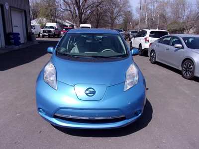 2014 Nissan Leaf, $8495. Photo 2