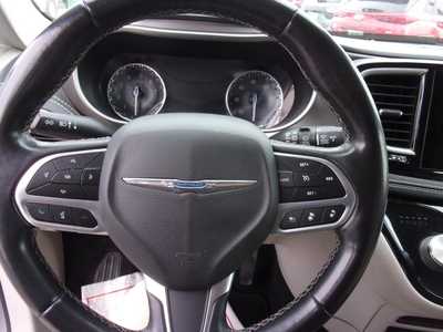 2021 Chrysler Pacifica, $23995. Photo 12