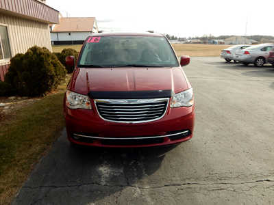2016 Chrysler Town & Country, $12900. Photo 3