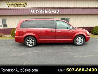 2016 Chrysler Town & Country, $12500. Photo 1
