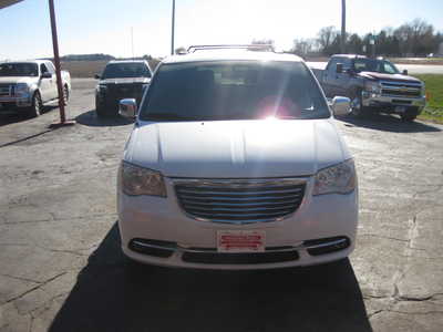 2014 Chrysler Town & Country, $13900. Photo 2