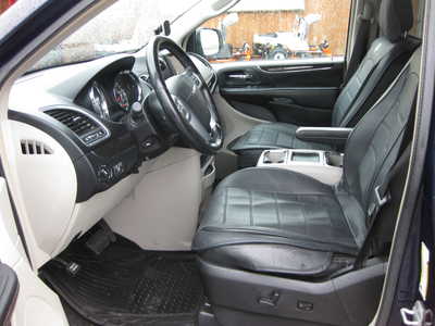 2012 Chrysler Town & Country, $8995. Photo 6