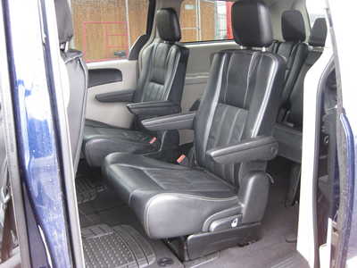 2012 Chrysler Town & Country, $8995. Photo 7