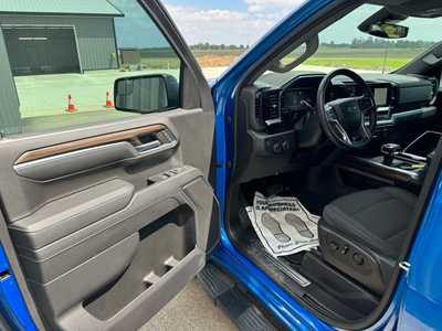 2022 Chevrolet 1500 Crew Cab, $47995.0. Photo 11