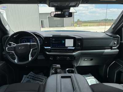 2022 Chevrolet 1500 Crew Cab, $47995.0. Photo 9