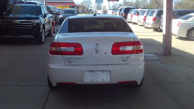 2009 Lincoln MKZ, $6495. Photo 4