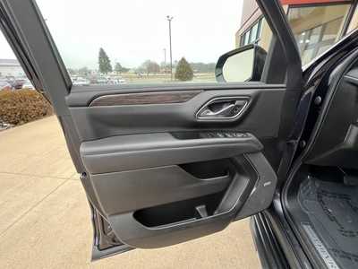 2022 Chevrolet Suburban, $45950. Photo 12