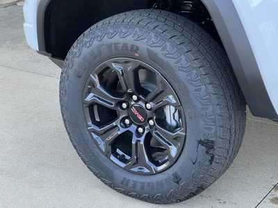 2024 GMC Canyon Crew Cab, $43578. Photo 11