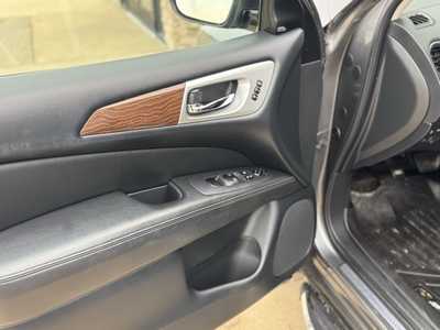 2019 Nissan Pathfinder, $18950. Photo 10