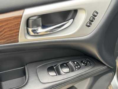 2019 Nissan Pathfinder, $18950. Photo 11