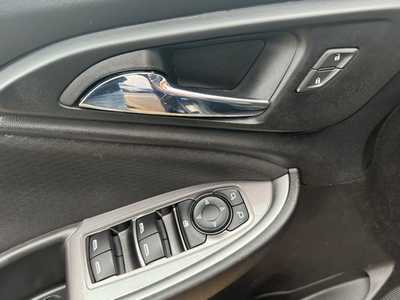 2022 Chevrolet Malibu, $17750. Photo 10