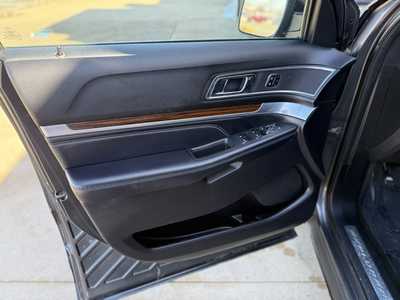2017 Ford Explorer, $14450. Photo 8