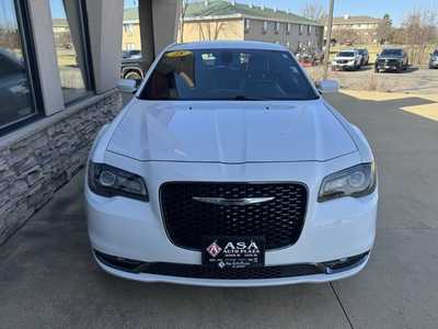 2018 Chrysler 300, $20950. Photo 3