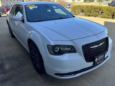 2018 Chrysler 300, $20950. Photo 4