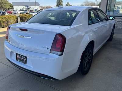 2018 Chrysler 300, $20950. Photo 5