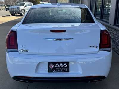 2018 Chrysler 300, $20950. Photo 6