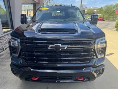2025 Chevrolet 2500 Crew Cab, $73095. Photo 3