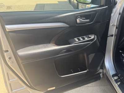 2018 Toyota Highlander, $24750. Photo 11