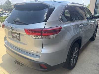 2018 Toyota Highlander, $24750. Photo 5