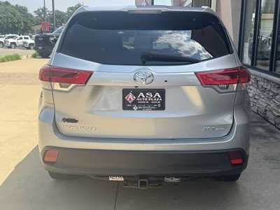 2018 Toyota Highlander, $24750. Photo 6