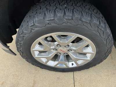 2017 GMC 1500 Crew Cab, $26650. Photo 9