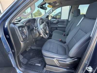 2021 Chevrolet 1500 Crew Cab, $28950. Photo 11