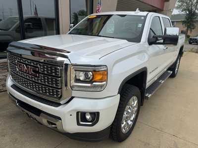 2018 GMC 2500 Crew Cab, $41950. Photo 2