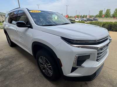 2025 Chevrolet Traverse, $45195. Photo 4